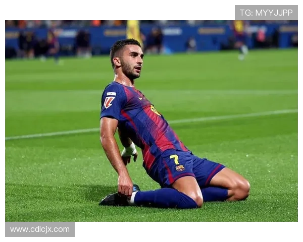 剪发后的足球明星们展现新形象与风格的精彩瞬间 剪发后的足球明星们展现新形象与风格的精彩瞬间