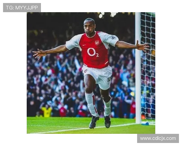 内以马足球明星的传奇人生与赛场背后的故事揭秘